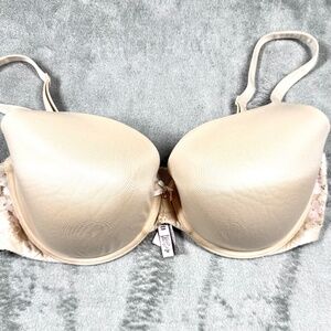 Victoria’s Secret Body 38DDD T-Shirt Bra Beige Nude Lace Detail Heart Charm